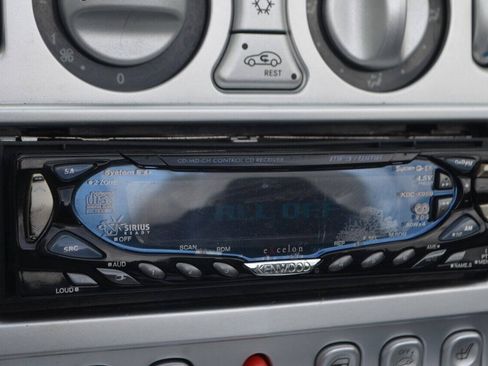 Used 2005 Chrysler Crossfire Limited image 30