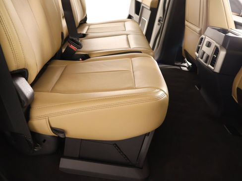 Used 2022 Ford F250 Lariat w/ Chrome Package image 15