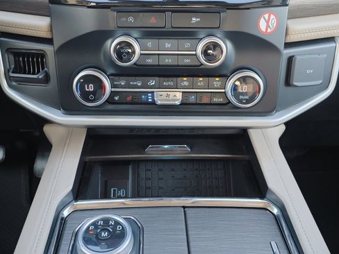 Used 2024 Ford Expedition Limited image 24
