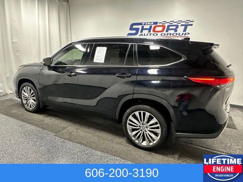 Used 2022 Toyota Highlander Platinum image 5