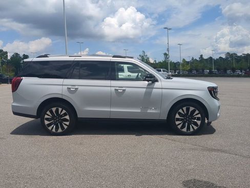 Certified 2025 Ford Expedition Platinum w/ Driver's Package AWD/4WD image 3