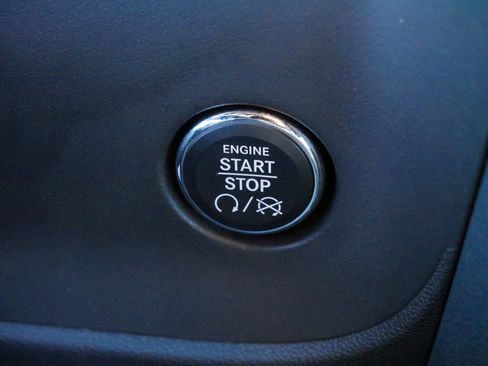 Used 2013 Dodge Challenger R/T image 28