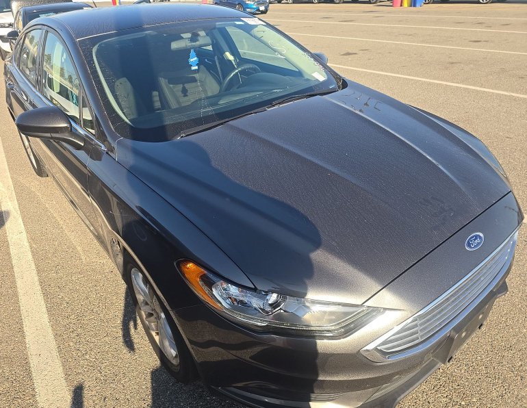 Used 2018 Ford Fusion SE w/ Fusion SE Technology Package FWD image 3