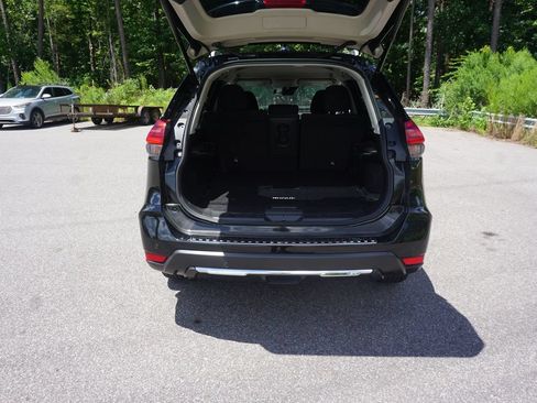 Used 2020 Nissan Rogue SV w/ Premium Package FWD image 13