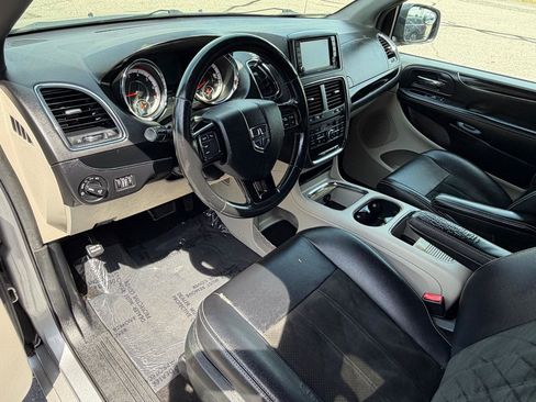 Used 2017 Dodge Grand Caravan SXT w/ Driver Convenience Group FWD image 13