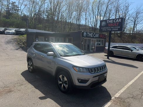 Used 2017 Jeep Compass Latitude w/ Popular Equipment Group image 14