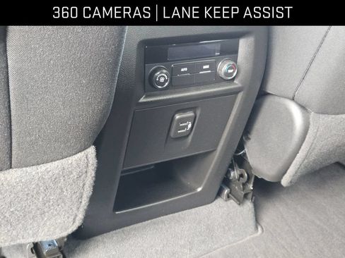 Used 2024 Chevrolet Traverse LT FWD image 30
