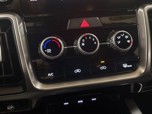 Used 2023 Kia Sorento LX image 14