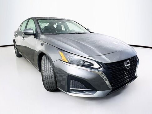 Certified 2023 Nissan Altima 2.5 SV image 3