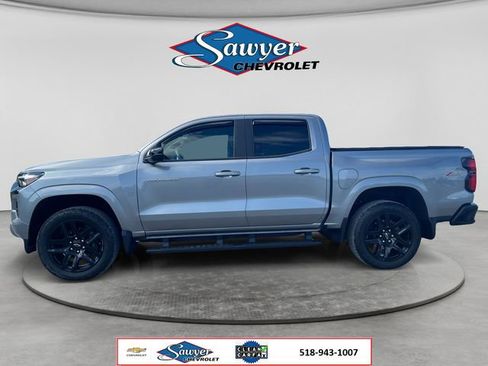 Used 2025 Chevrolet Colorado Z71 w/ Technology Package AWD/4WD image 2