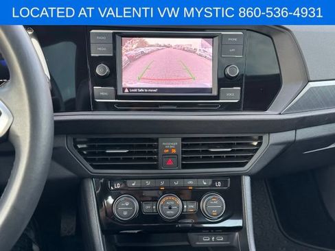 Certified 2024 Volkswagen Jetta SE w/ Panoramic Sunroof Package FWD image 36