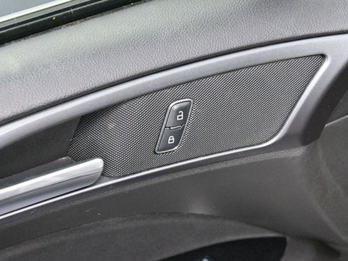 Used 2014 Ford Fusion SE w/ Equipment Group 201A image 10