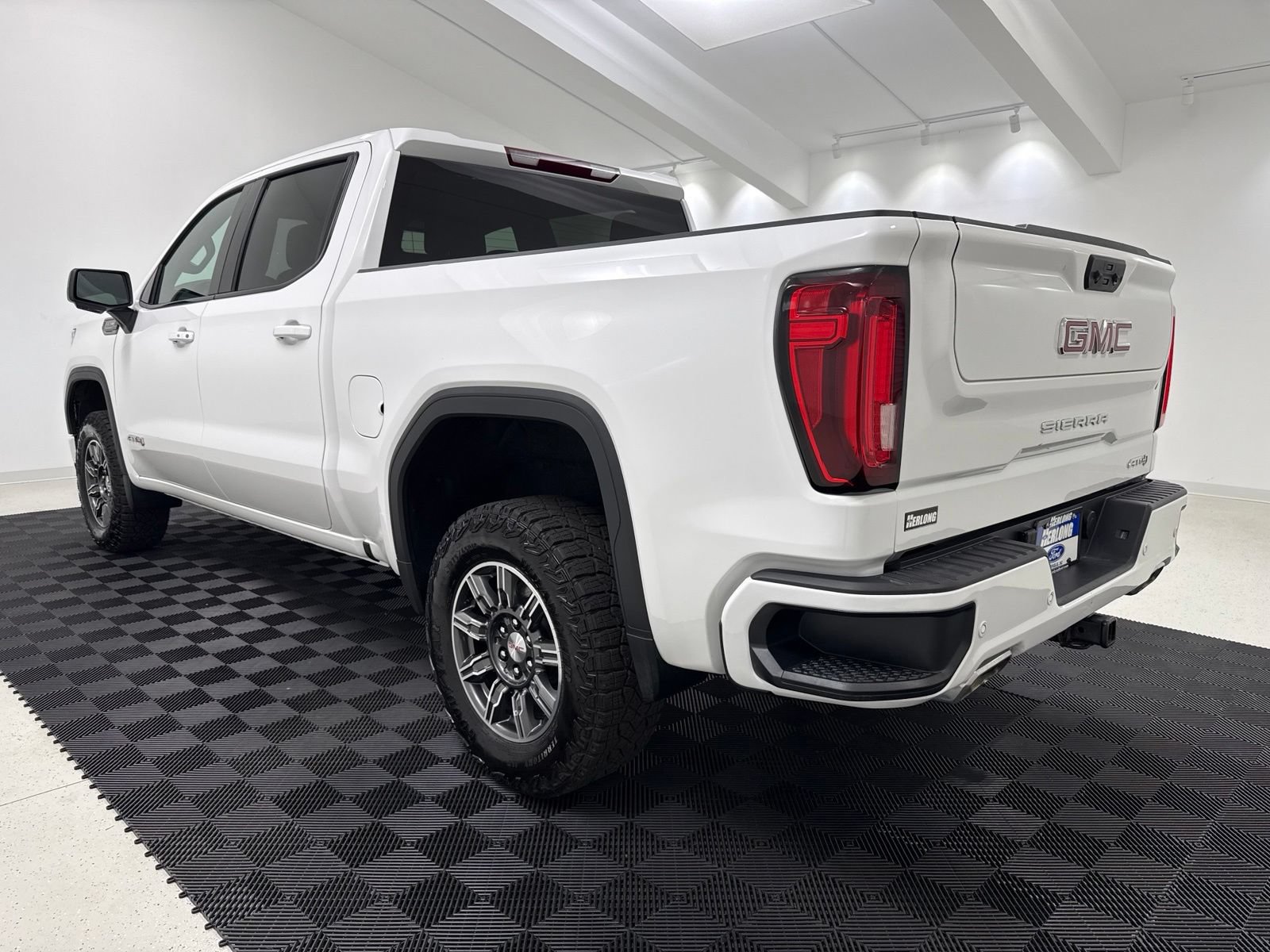 Used 2025 GMC Sierra 1500 AT4 AWD/4WD image 5