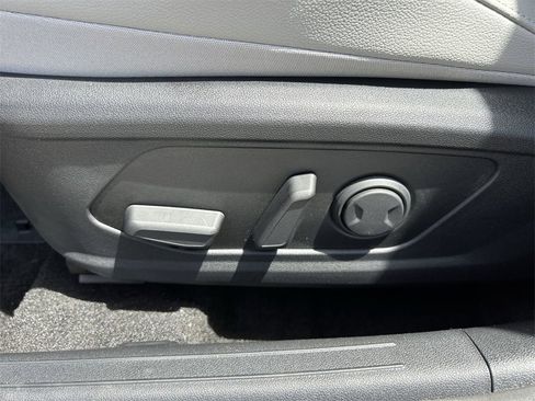 New 2025 Hyundai Elantra Limited image 22