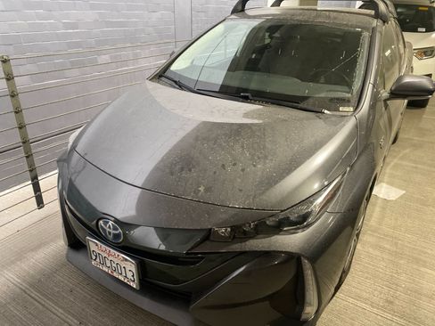 Certified 2022 Toyota Prius Prime XLE FWD image 4