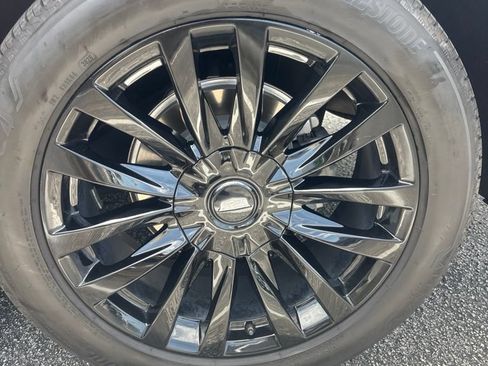 Used 2024 Cadillac Escalade ESV Premium Luxury w/ Performance Package AWD/4WD image 12