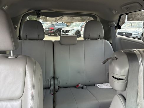 Used 2017 Toyota Sienna XLE image 10