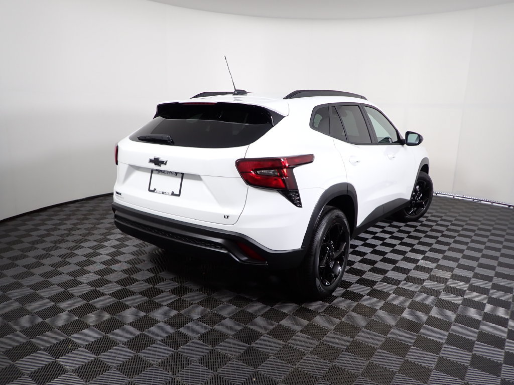 New 2026 Chevrolet Trax LT w/ Midnight Edition FWD image 16
