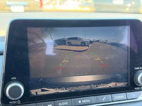 Used 2024 Nissan Rogue S FWD image 23