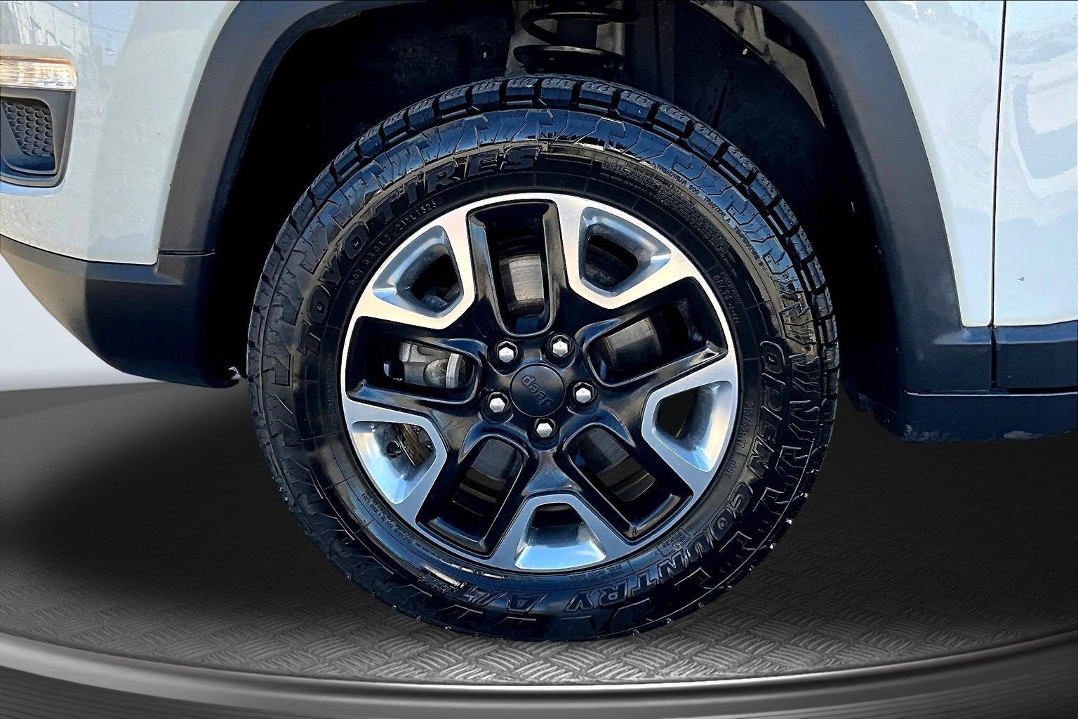 Used 2017 Jeep Compass Trailhawk w/ Cold Weather Group AWD/4WD image 28