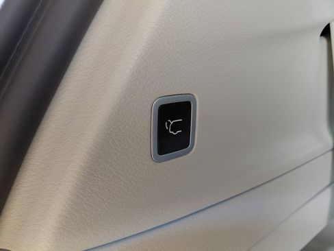 Certified 2024 Chrysler Pacifica Limited image 46