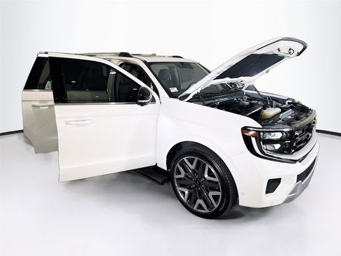 Used 2025 Ford Expedition Max Platinum w/ Platinum Ultimate Package AWD/4WD image 40