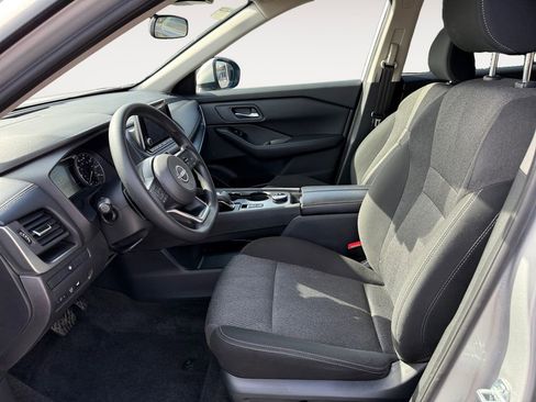 Used 2024 Nissan Rogue SV image 9