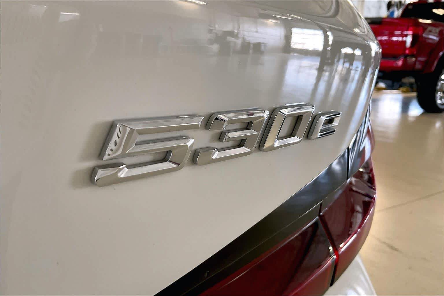 Used 2023 BMW 530e w/ M Sport Package RWD image 9
