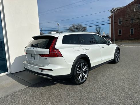 Used 2023 Volvo V60 B5 Cross Country Plus w/ Climate Package image 8