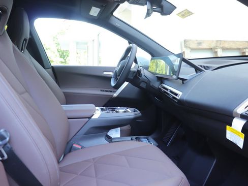 New 2026 BMW iX xDrive60 image 19