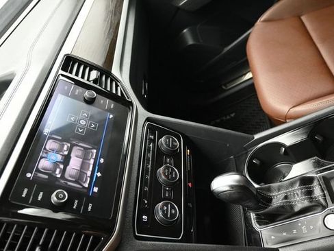 Used 2022 Volkswagen Atlas SE w/ Panoramic Sunroof Package FWD image 16