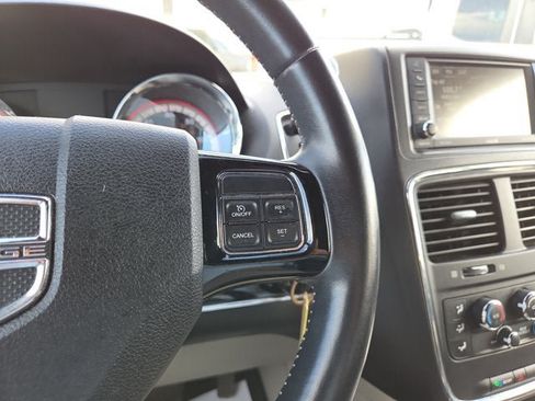 Used 2019 Dodge Grand Caravan SXT FWD image 19