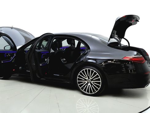 Used 2022 Mercedes-Benz S 500 4MATIC w/ AMG Line Package image 12