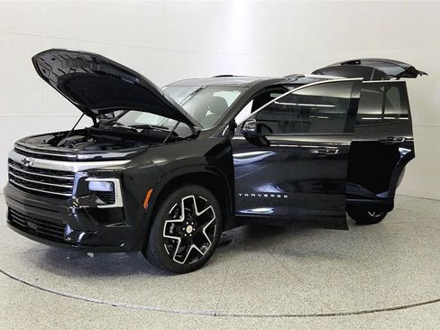 Used 2025 Chevrolet Traverse High Country AWD/4WD image 10