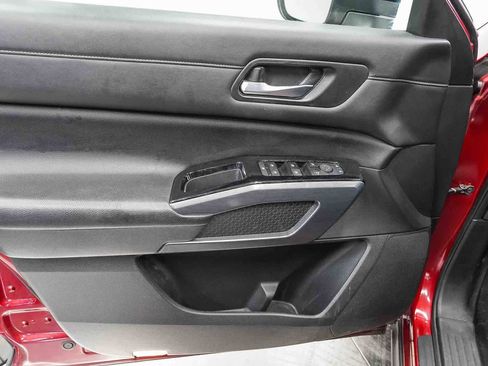 Used 2022 Nissan Pathfinder SL FWD image 21
