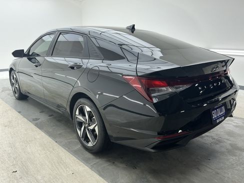 Used 2023 Hyundai Elantra SEL w/ Convenience Package image 6