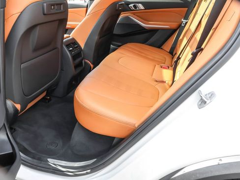 Used 2022 BMW X5 xDrive40i w/ Parking Assistance Package AWD/4WD image 32