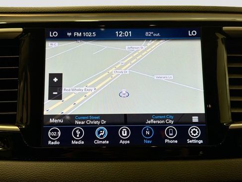 Used 2019 Chrysler Pacifica Touring Plus w/ Advanced Safetytec Group FWD image 12