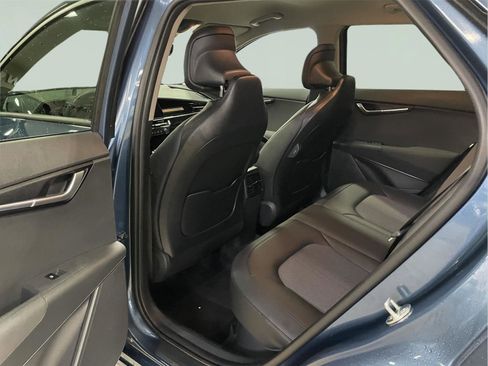 Used 2025 Kia Niro EX image 14