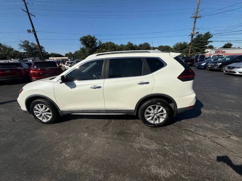 Used 2018 Nissan Rogue SV w/ Premium Package AWD/4WD image 2