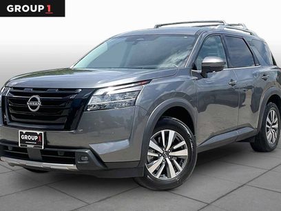 Used 2024 Nissan Pathfinder SL w/ Lighting Package (N92)