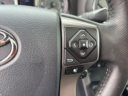 Used 2017 Toyota Tacoma Limited image 28