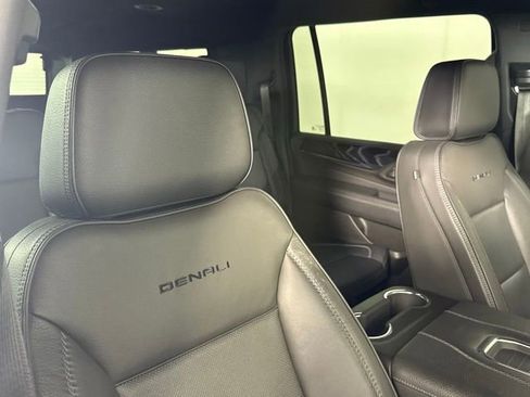 Used 2022 GMC Yukon XL Denali w/ Advanced Technology Package image 34
