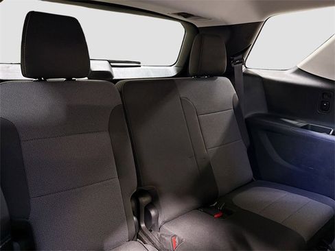 Used 2021 Chevrolet Traverse LT image 29