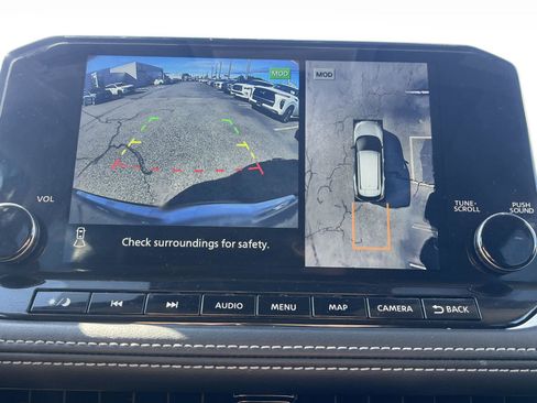 Used 2023 Nissan Rogue SL w/ SL Premium Package image 17