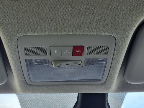 Used 2025 Hyundai Venue Limited FWD image 28