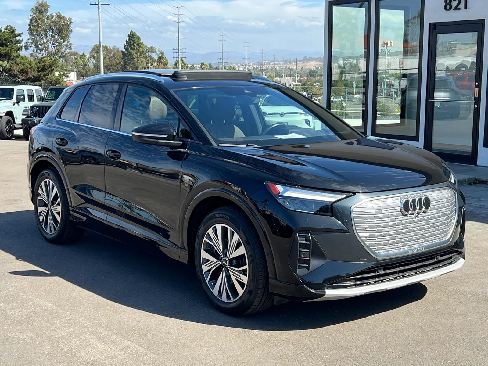 Used 2023 Audi Q4 e-tron Premium Plus w/ Premium Plus RWD image 3