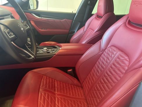 Used 2022 Maserati Levante Trofeo image 7