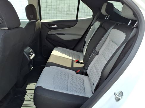 Used 2023 Chevrolet Equinox LS w/ LS Convenience Package FWD image 11