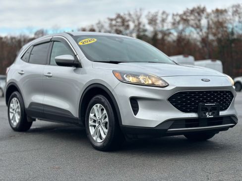 Used 2020 Ford Escape SE image 12